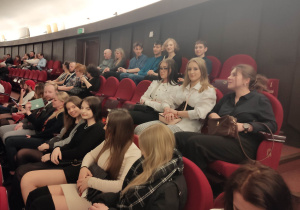 Uczniowie na spektaklu w Teatrze Wielkim