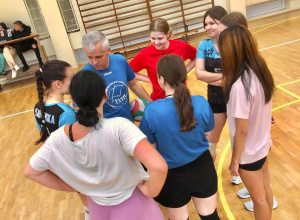 Trening integracyjny siatkówki