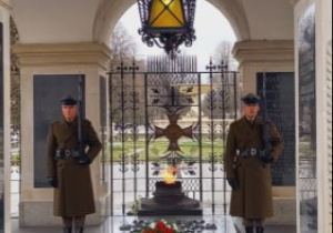 Grób Nieznanego Żółnierza z wartą honorową