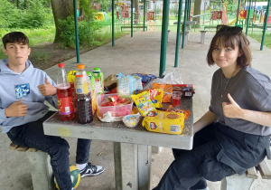 Piknik czas zacząć, poczęstunek