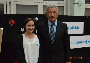 Finalistka Konkurs u Dorota Wituła w towarzystwie Kazimierza Tischnera